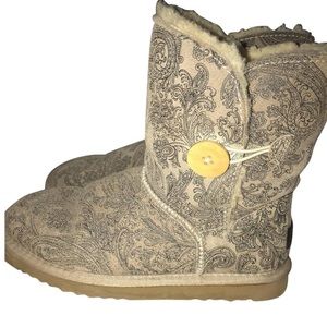 Unique, embroidered, comfort boot